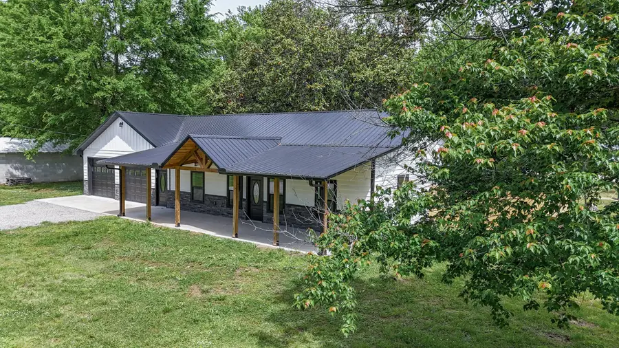 236 W Fourth Ave, Lobelville, TN 37097 - #3