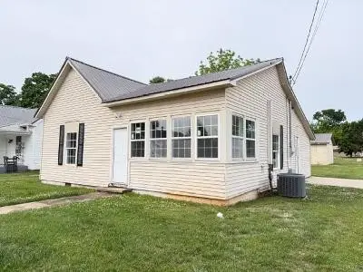 102 Hodges St N, Cowan, TN 37318