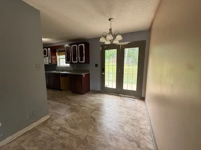 355 Donna Dr, Clarksville, TN 37042 - #3