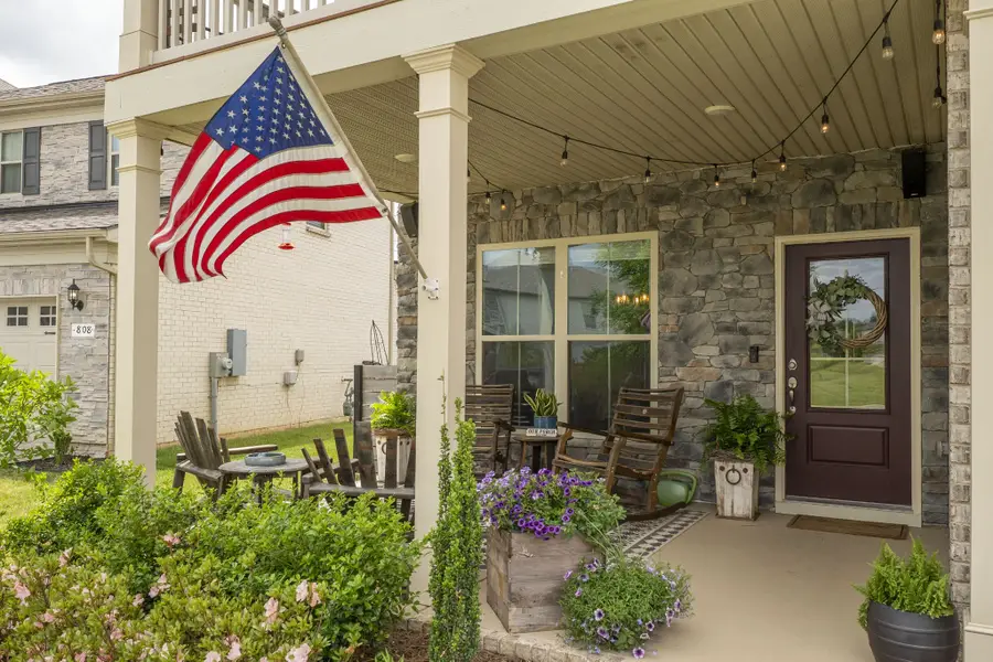 806 Chalkstone Ln, Mount Juliet, TN 37122 - #2
