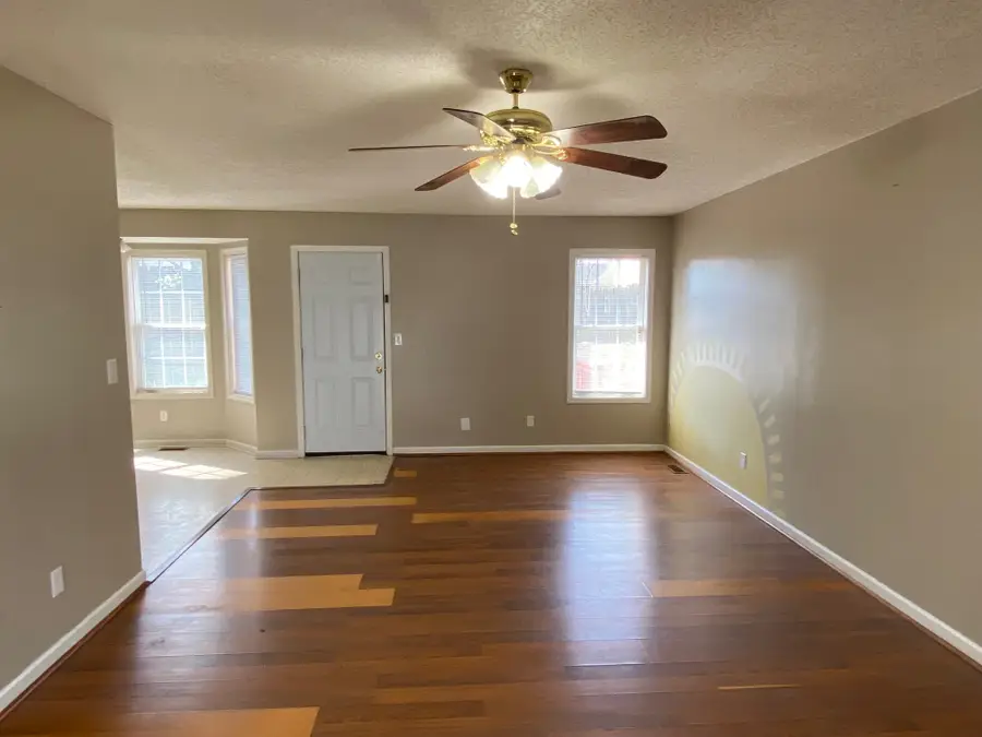 3250 N Senseney Cir, Clarksville, TN 37042 - #3