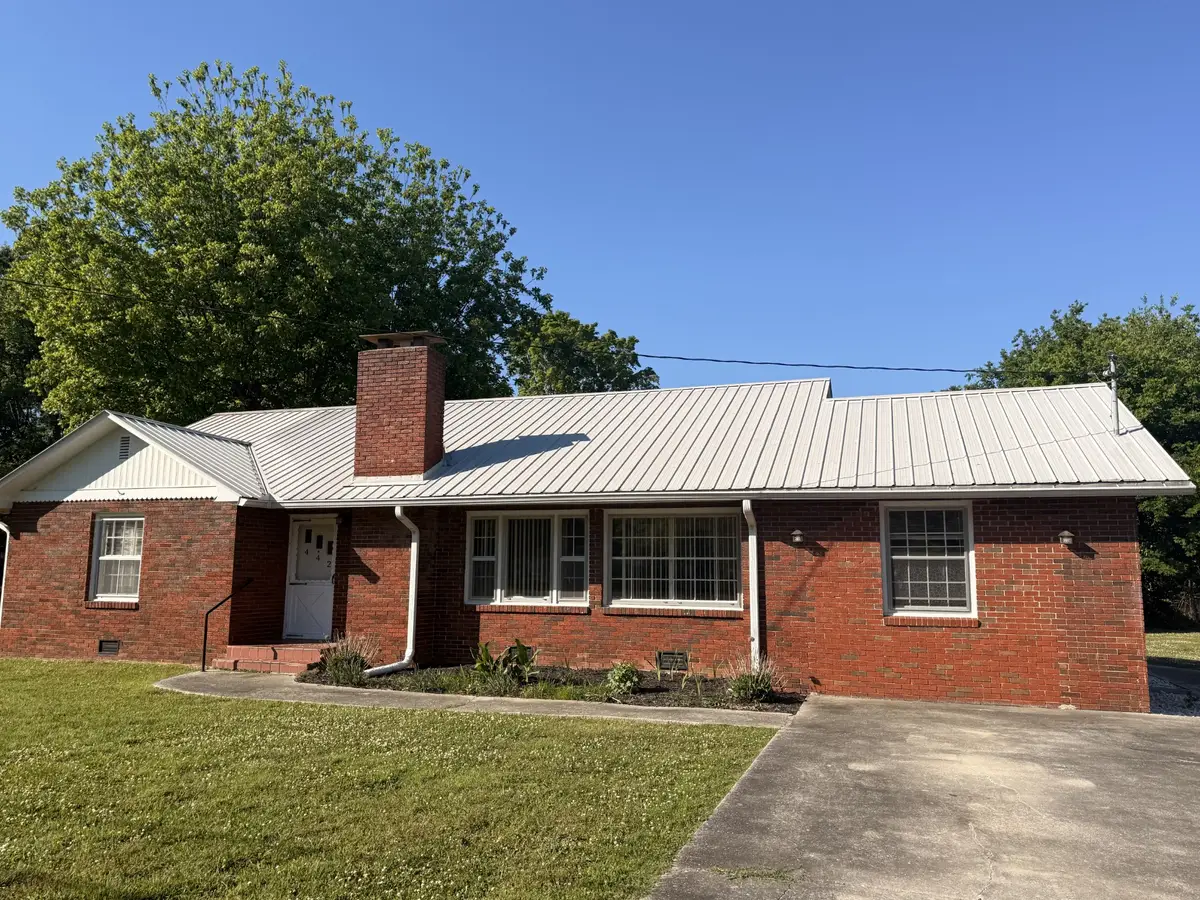 442 W Rhea Ave, Spring City, TN 37381 - #1
