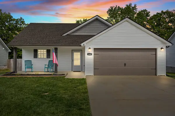 1449 Fredrick Dr, Clarksville, TN 37042