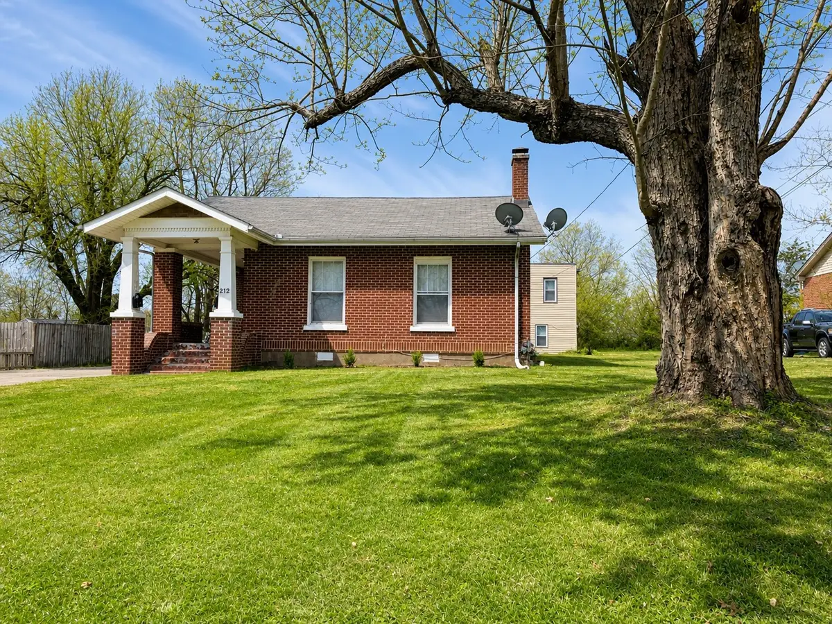 212 W End Ave, Dickson, TN 37055 - #1
