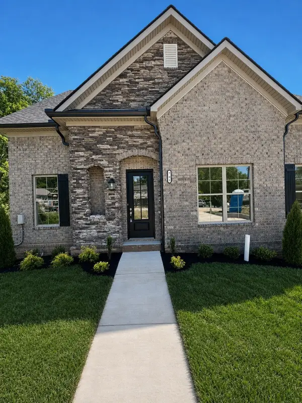 701 Harpeth Knoll Ct, Nashville, TN 37221