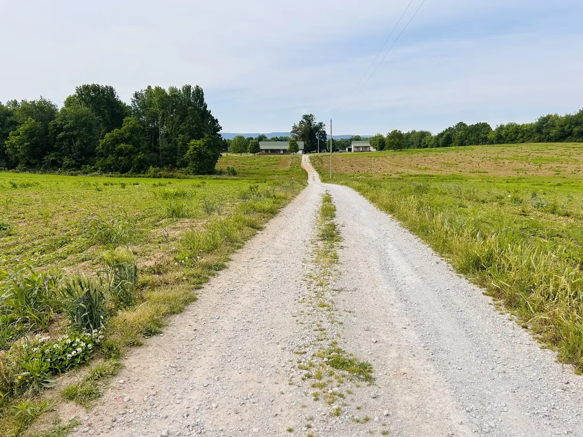 235 Breezy Knoll Ln, Morrison, TN 37357 - #1