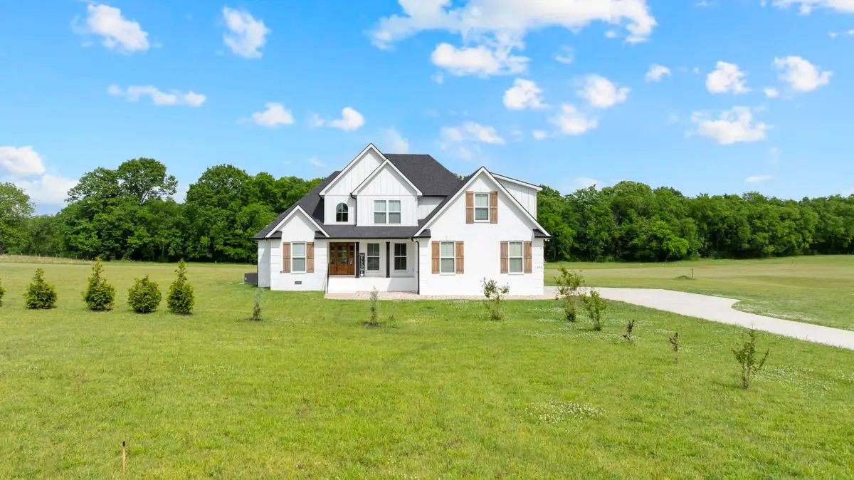 832 Longview Rd, Shelbyville, TN 37160 - #1