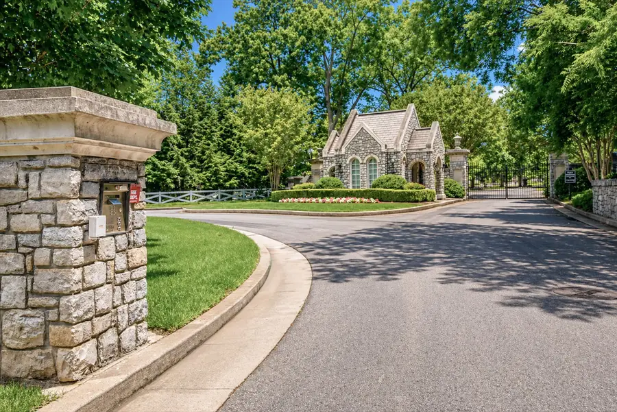 2037 Fransworth Dr, Nashville, TN 37205 - #2