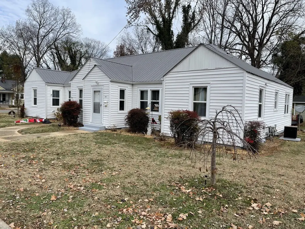 810 N High St, Winchester, TN 37398 - #1