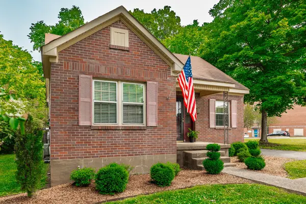 572 Hawkins Dr, Gallatin, TN 37066