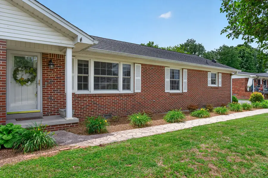 701 Cill St, Smithville, TN 37166 - #2