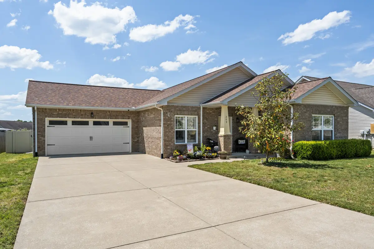 209 Wyburn Pl, Burns, TN 37029 - #1