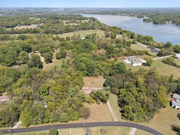 210 Crosswinds Dr, Mount Juliet, TN 37122