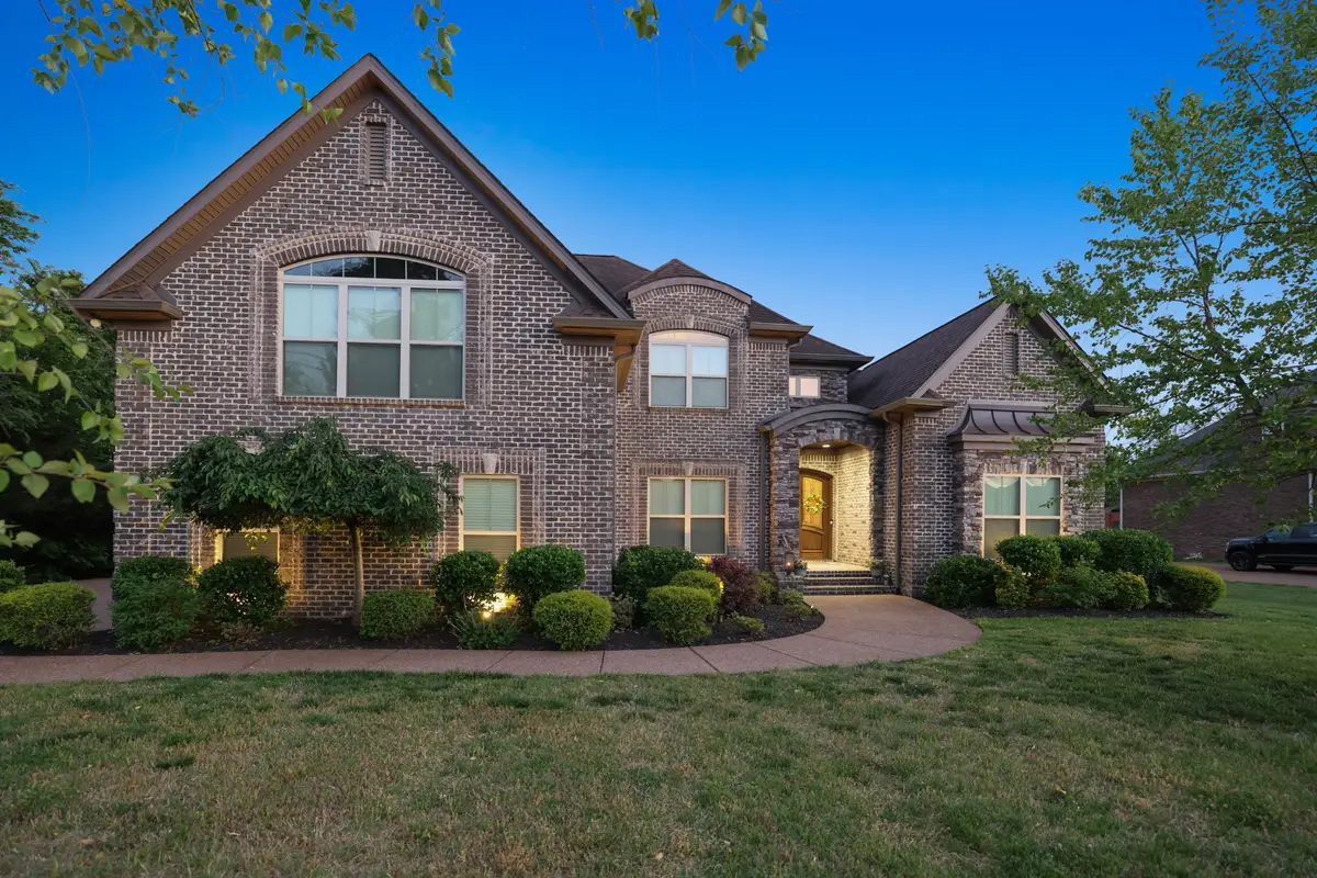 906 Harrisburg Ln, Mount Juliet, TN 37122 - #1