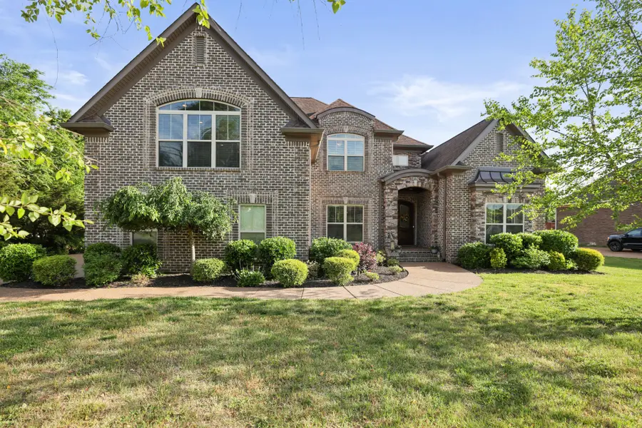 906 Harrisburg Ln, Mount Juliet, TN 37122 - #2