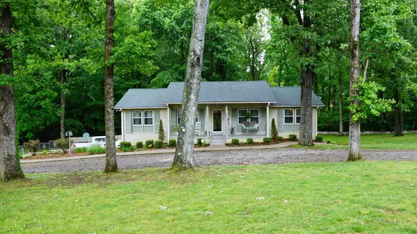 100 Canary Dr, Dickson, TN 37055