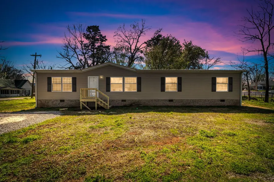 201 England St W, Cowan, TN 37318 - #2