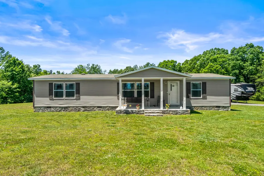5555 King Robert Ln, Westmoreland, TN 37186 - #2