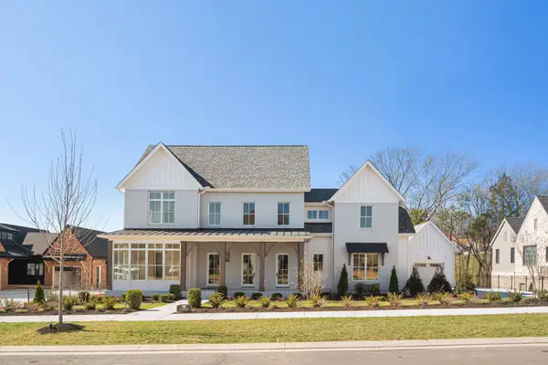 8876 Edgecomb Dr, College Grove, TN 37046