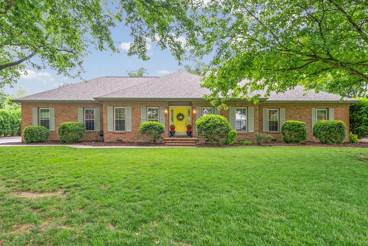 219 Fairfax Ave, Hopkinsville, KY 42240 - #1