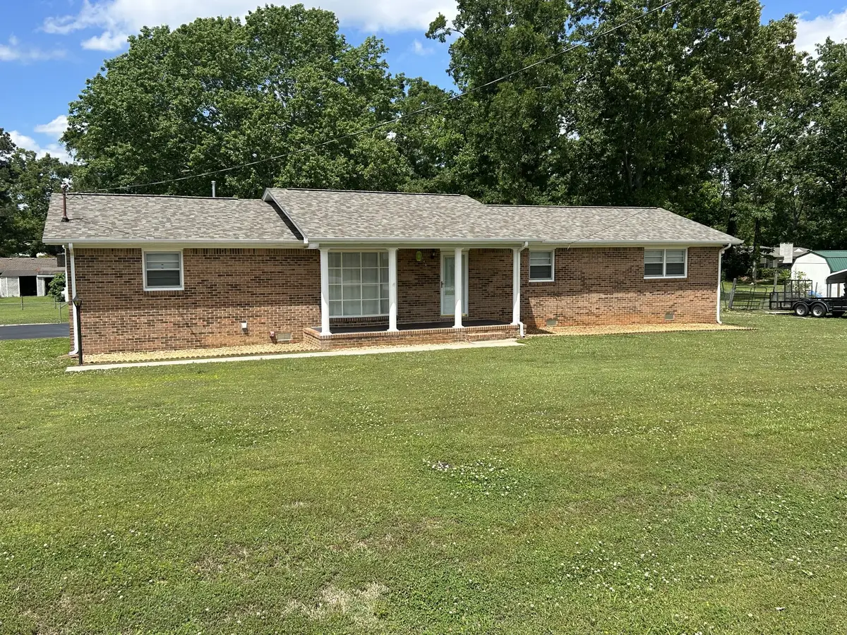 349 Woods Edge Rd, Winchester, TN 37398 - #1