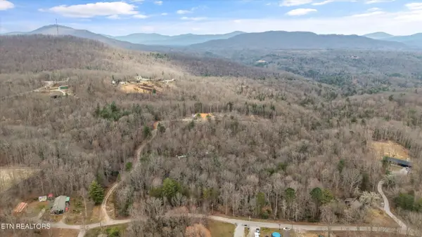 222 Heritage Hills Rd, Harriman, TN 37748