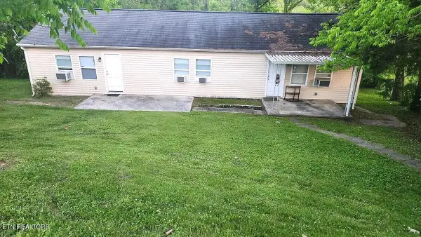 365 Robertsville Rd, Oak Ridge, TN 37830