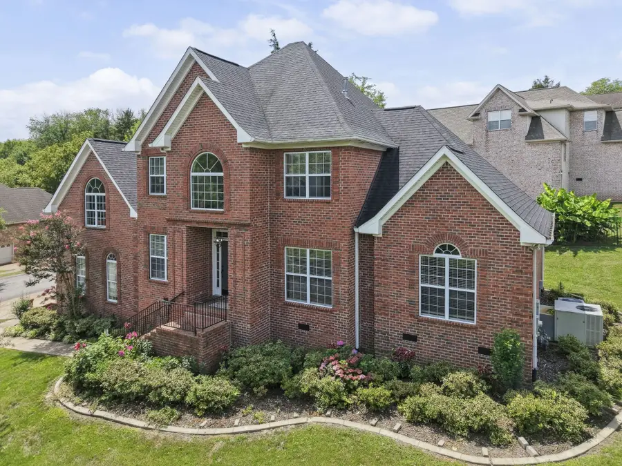1046 Island Brook Dr, Hendersonville, TN 37075 - #3