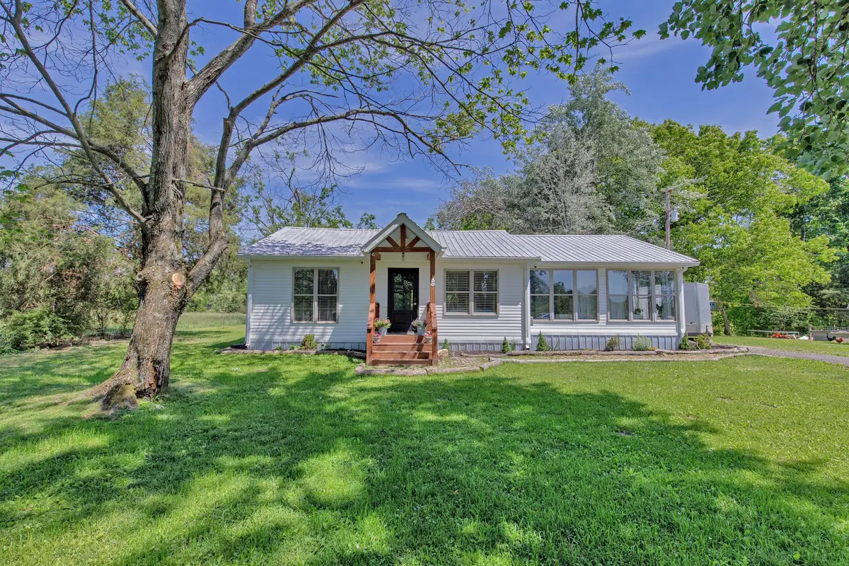 2976 Shrum Cemetery Rd, Westmoreland, TN 37186 - #1