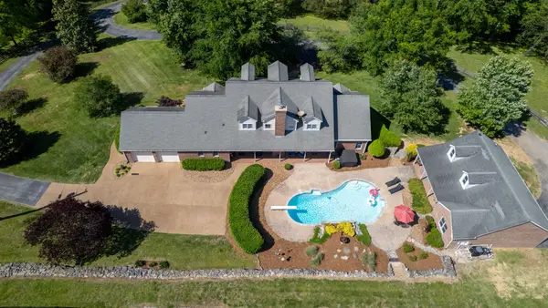 9 Stover Ln, Gordonsville, TN 38563