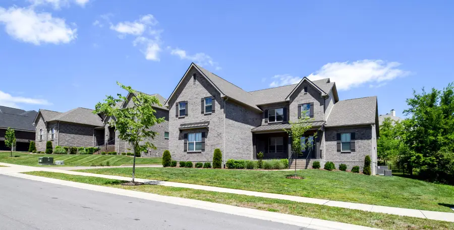 1002 Keeneland Dr, Gallatin, TN 37066 - #2