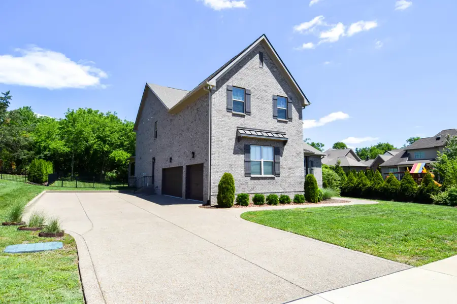 1002 Keeneland Dr, Gallatin, TN 37066 - #3