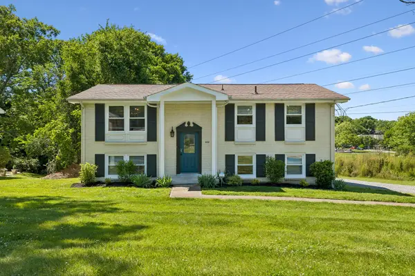 632 Larchwood Dr, Nashville, TN 37214