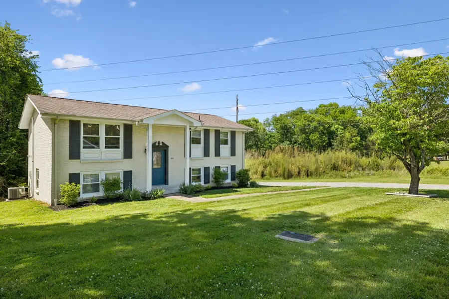 632 Larchwood Dr, Nashville, TN 37214 - #3