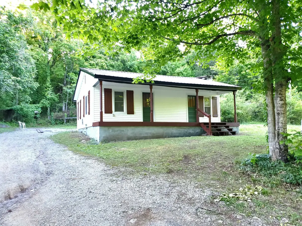 210 Rawls Creek Rd, Gordonsville, TN 38563 - #1
