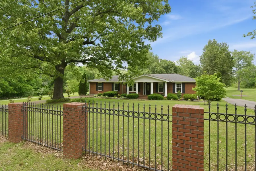 4449 Washington Rd, Greenbrier, TN 37073 - #2