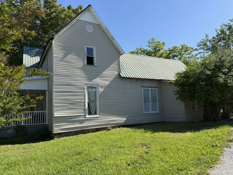 115 Cherry St, Camden, TN 38320 - #2