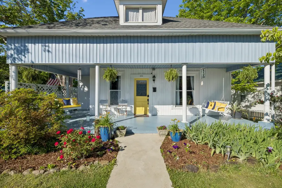 209 Murrell St, Dickson, TN 37055 - #3