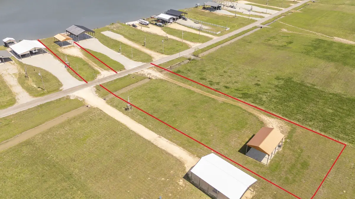 510 Riverfront Dr, Clifton, TN 38425 - #1