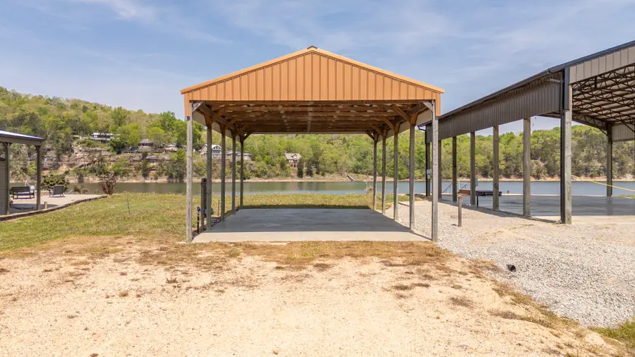 510 Riverfront Dr, Clifton, TN 38425 - #2