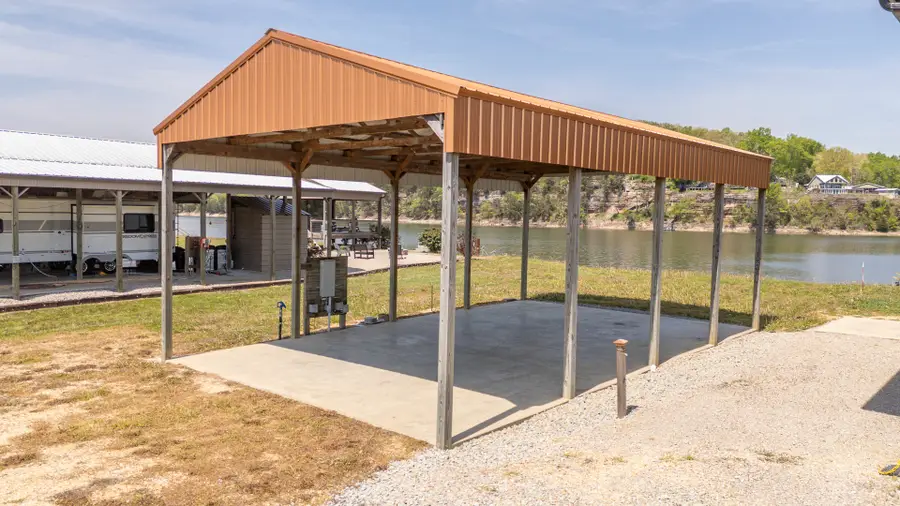 510 Riverfront Dr, Clifton, TN 38425 - #3