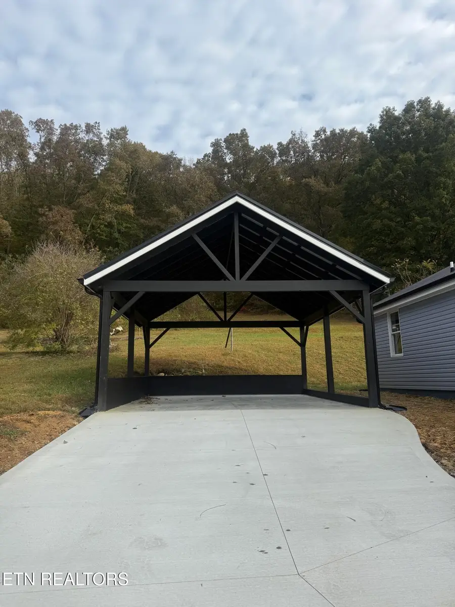 220 Walden Ave, Oliver Springs, TN 37840 - #3