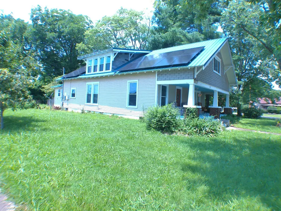 201 Hodges St N, Cowan, TN 37318 - #3