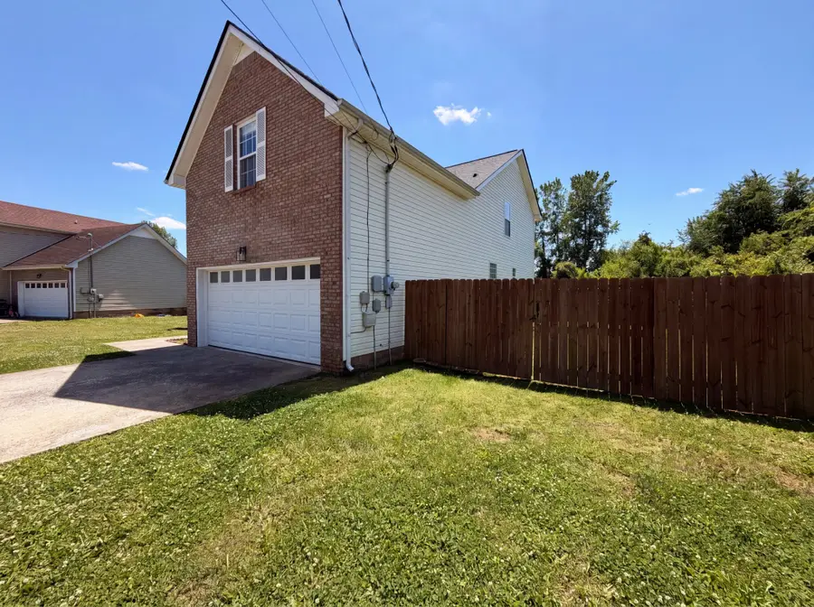 982 Silty Dr, Clarksville, TN 37042 - #2