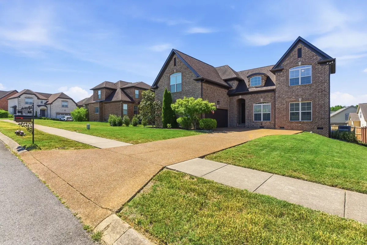 209 Karen Dr, Mount Juliet, TN 37122 - #1