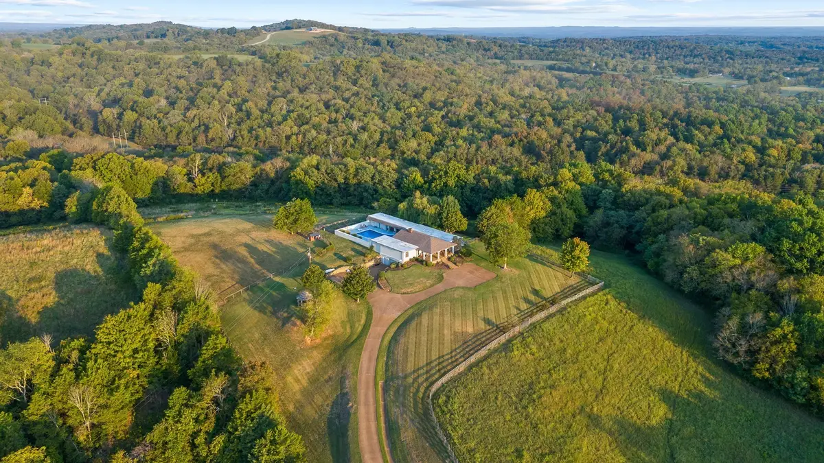 1190 W Ellington Pkwy, Lewisburg, TN 37091 - #1
