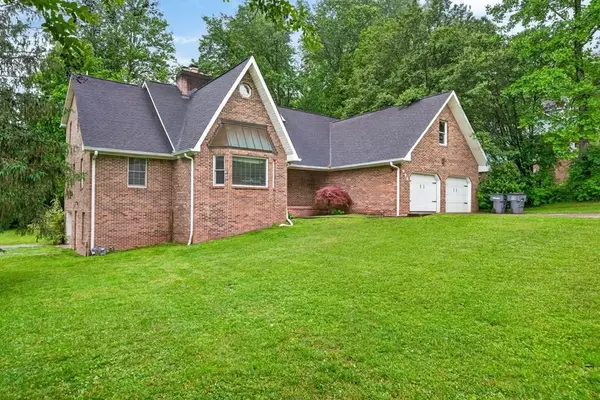 866 Pen Oak Dr, Cookeville, TN 38501
