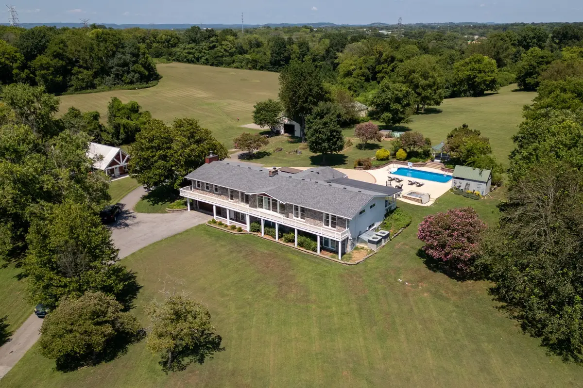 344 Peach Valley Rd, Gallatin, TN 37066 - #1