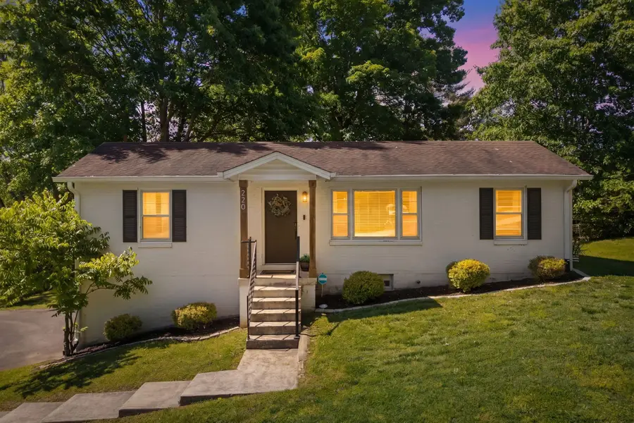 220 Crestland Dr, Columbia, TN 38401 - #2