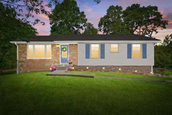 2222 Robin Dr, Clarksville, TN 37042